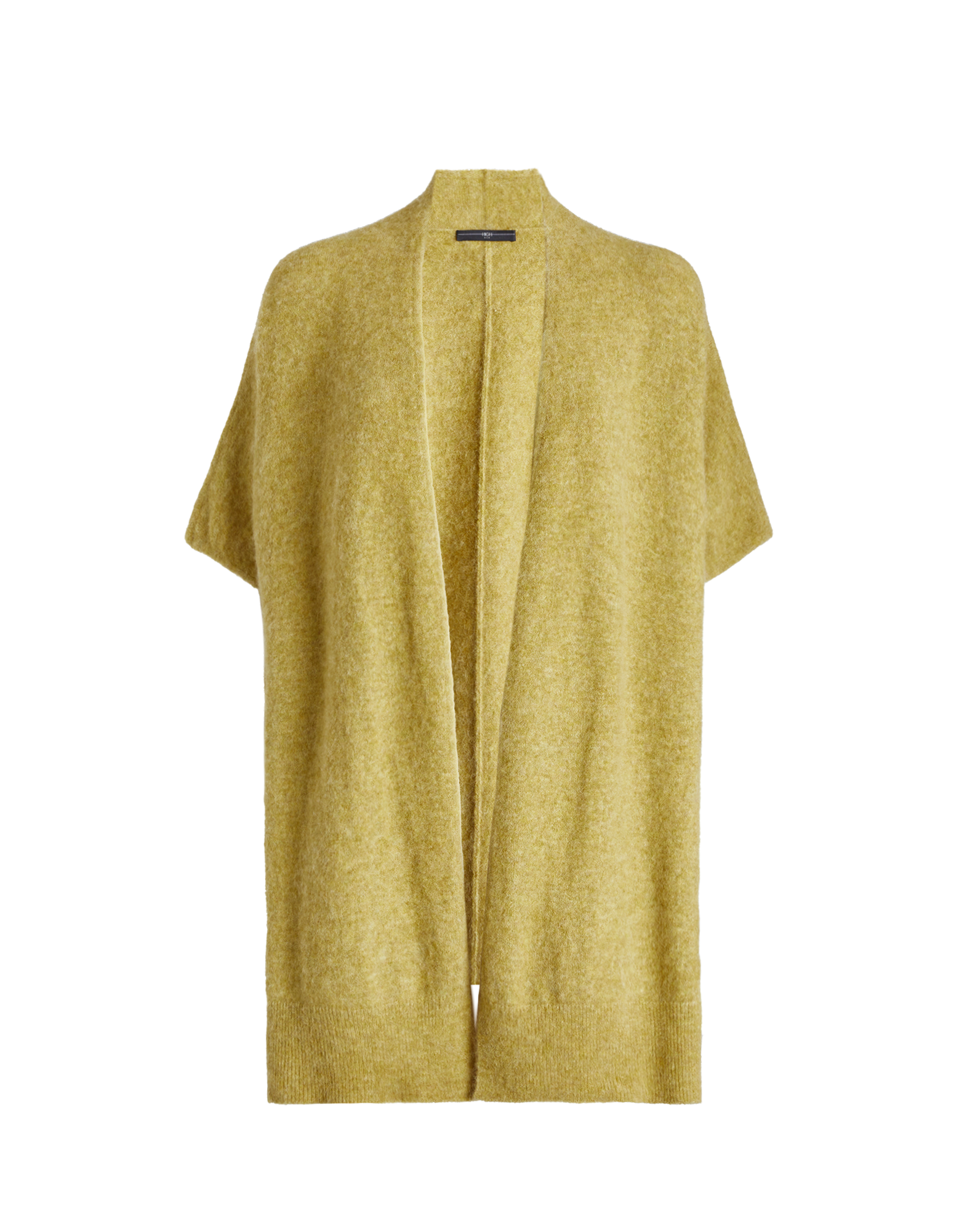 Frontalansicht des PRUDENCE-Umhangs aus flauschiger Wolle und Alpaka, offen vorne, mit kurzen Ärmeln, Seitenschlitzen und geripptem Saum, in Hellgelb.