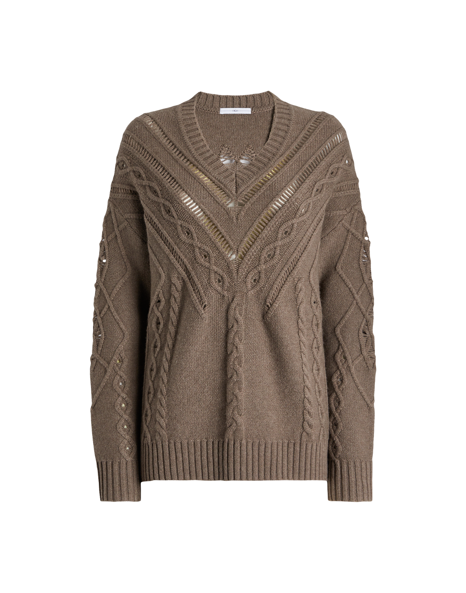 Frontalansicht des NORTON Pullovers mit markantem V-Ausschnitt, breiten Rippen, diagonalen Ajour- und geschwungenen Zopfmustern, langen Ärmeln und geripptem Saum.