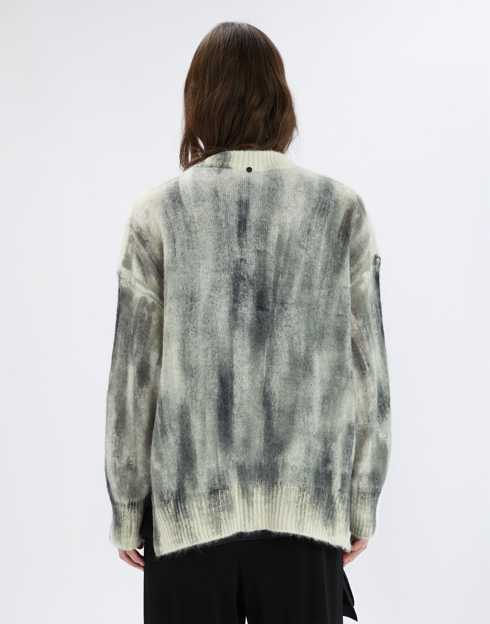 Back view of the NEUTRON sweater, boxy silhouette with harmonious gradient in grey and cream tones, ribbed crew neck, long sleeves, made of mohair and alpaca.