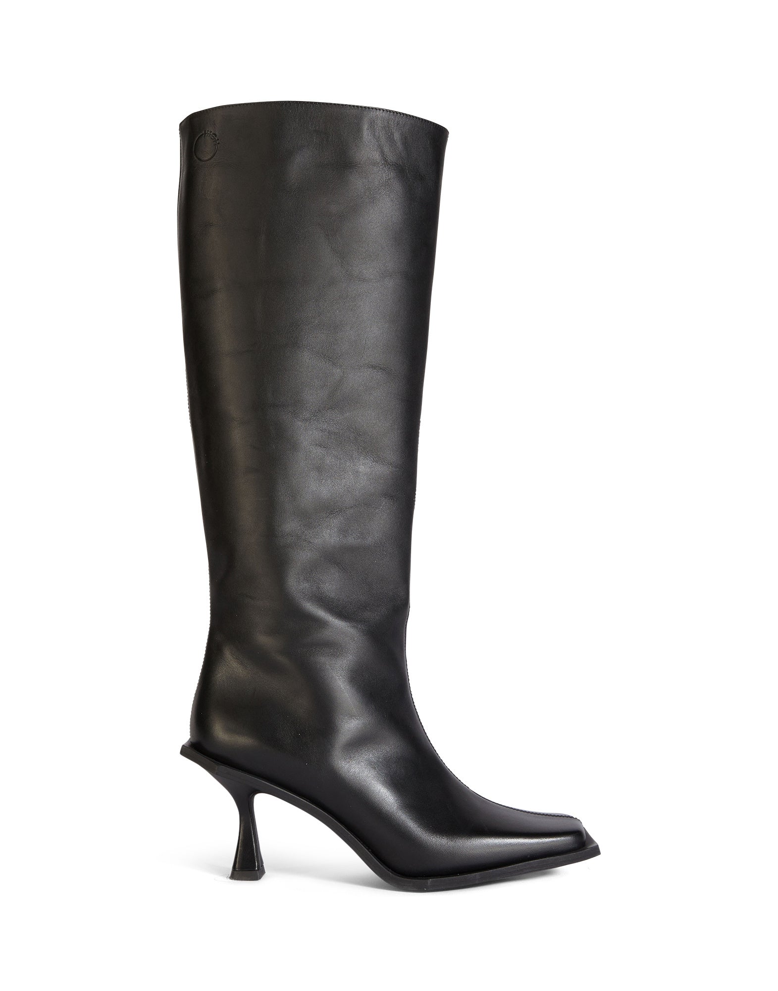 Side view of the BOULEVARD black boot featuring a square toe, striking sole, and 7 cm flared heel, crafted from leather and tunit.