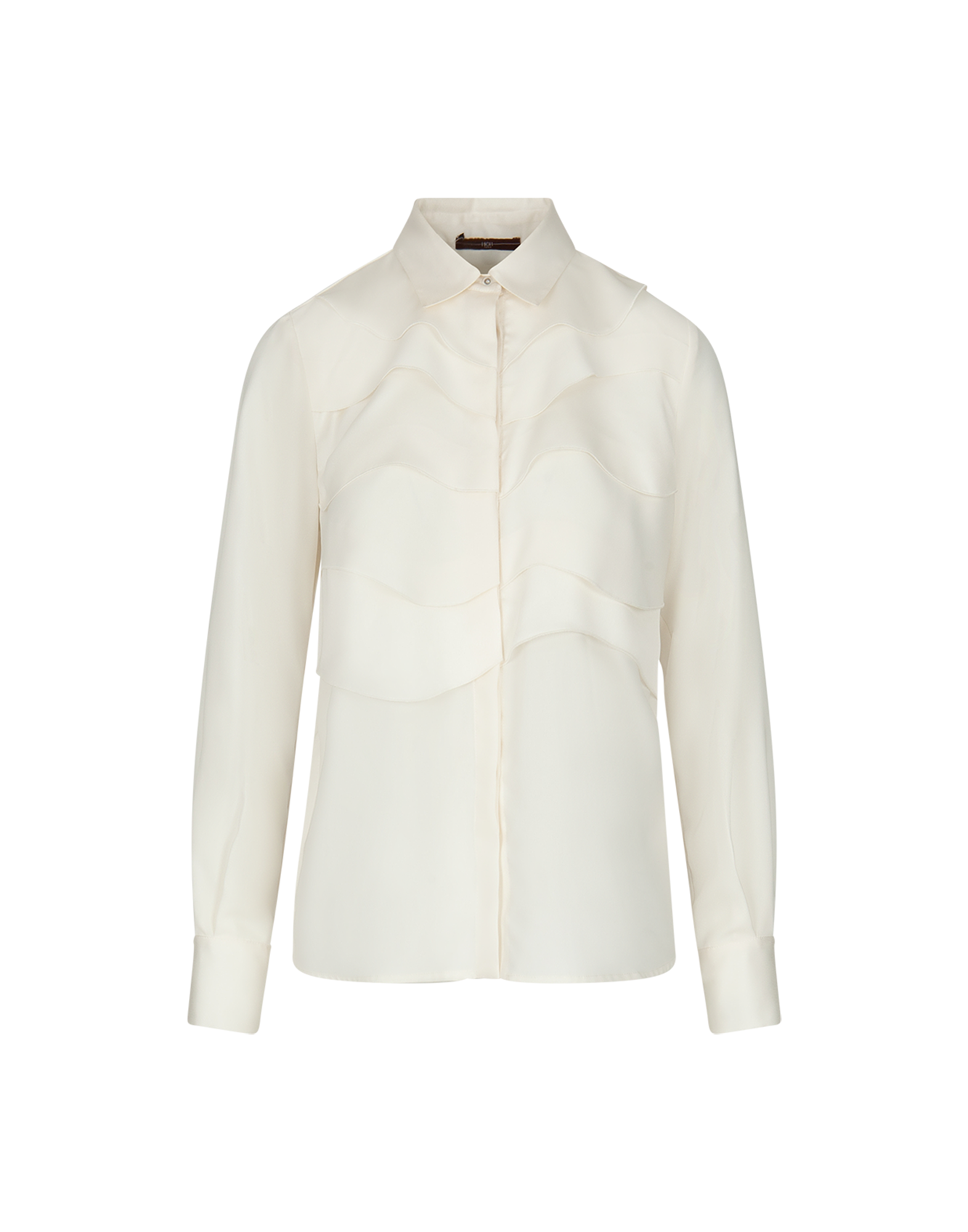 Frontalansicht der Bluse ALTERNATE mit Klappkragen, verdeckter Knopfleiste und bogenförmigen, sich abwechselnden Schichten auf der Vorderseite.