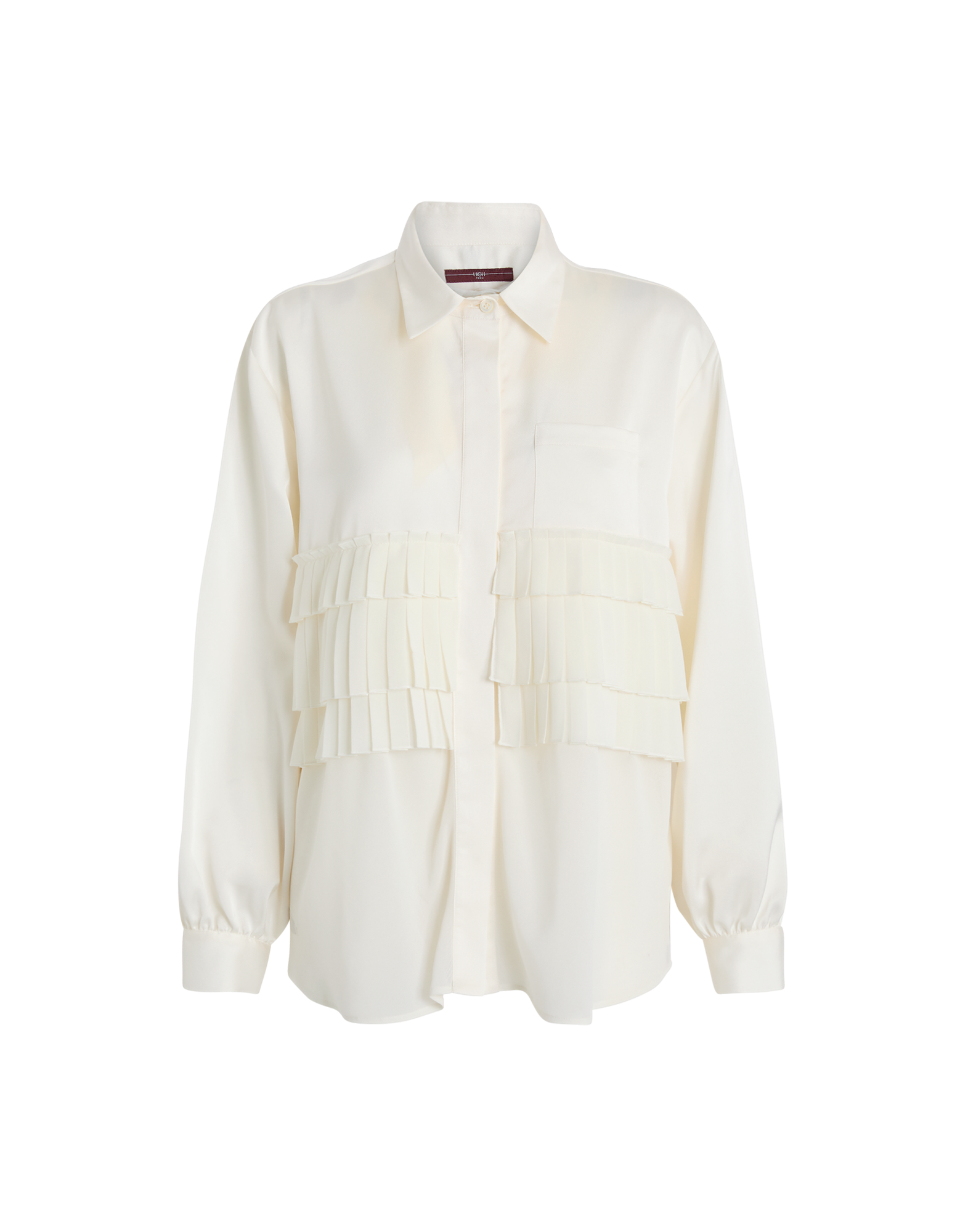 Frontalansicht der Bluse MERYL in Cremeweiß mit drei plissierten Volants aus Georgette am Oberkörper, versteckter Knopfleiste und aufgesetzter Brusttasche.