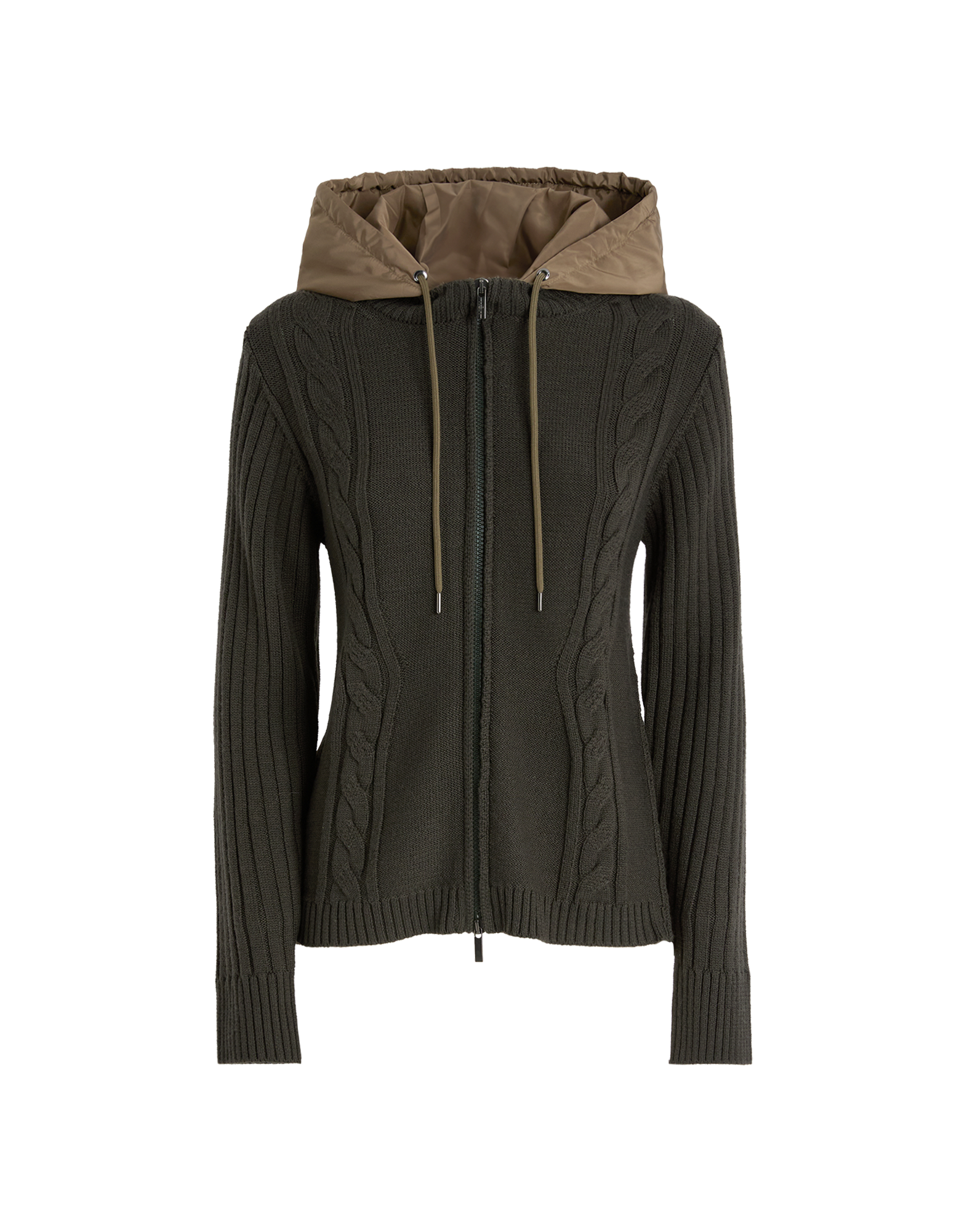 Frontalansicht der FREIZE-Strickjacke mit dunklem Zopfmuster, Frontreißverschluss, langen Ärmeln und abnehmbarer Kapuze aus beigem Nylon mit Kordelzug.